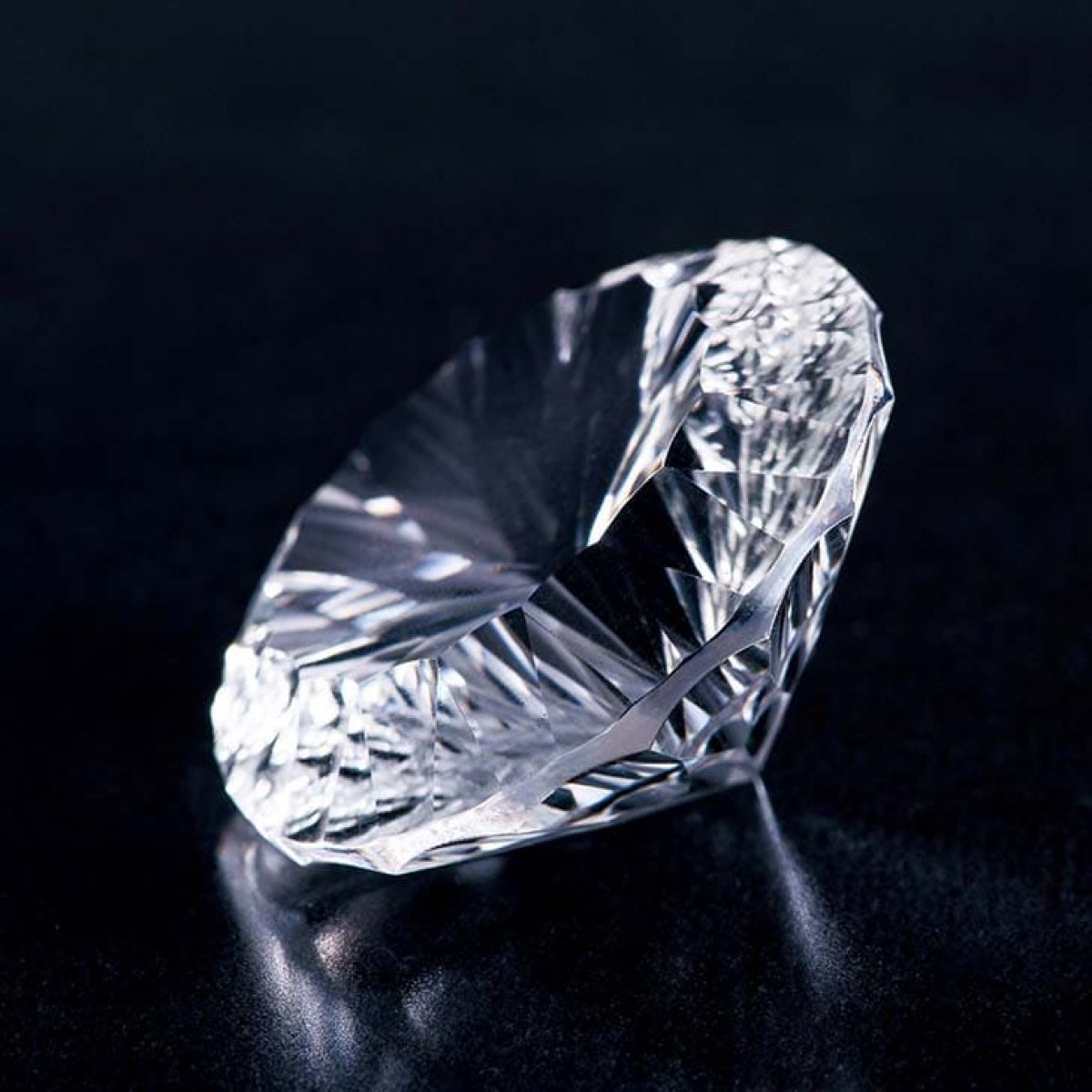90カラット『ダイヤモンドカット天然水晶』 | 東京書芸館公式ウェブ