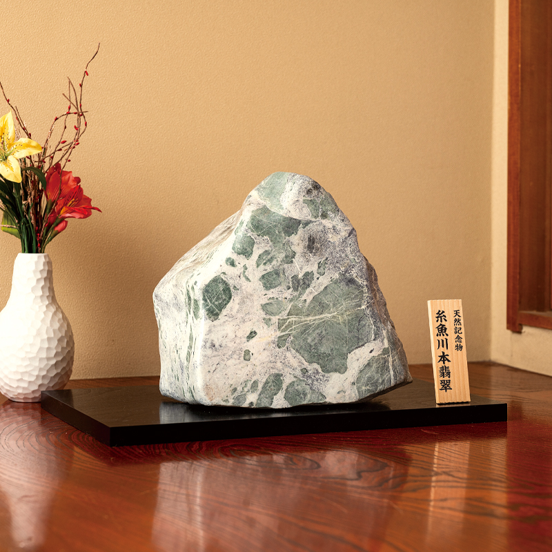 鑑別 天然記念物『糸魚川本翡翠原石』10kg - 【東京書芸館公式サイト