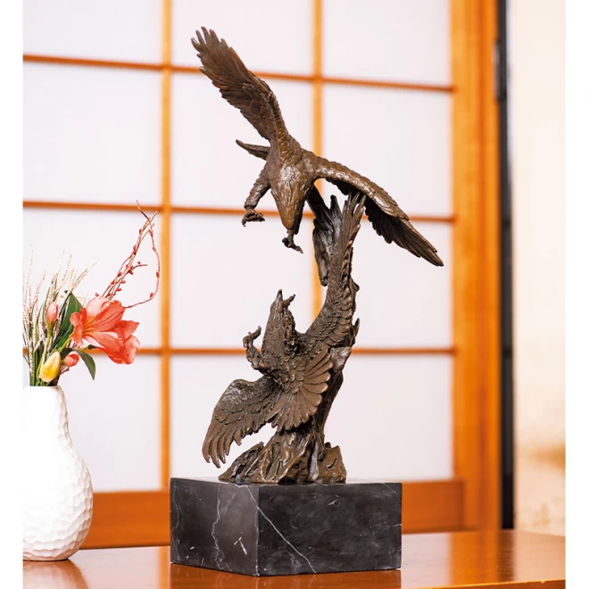 鄭宝成　ブロンズ彫刻『双鷹対峙図』