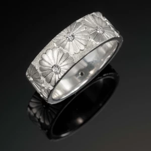 プラチナ　ダイヤモンドリング『繁栄の菊紋』