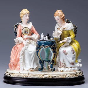 陶磁器芸術『チェスをする貴婦人』