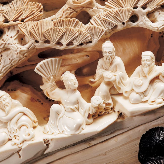 李祖琳 マンモス牙細密彫刻『賢者の祝宴』