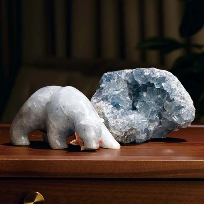 マダガスカル産　ブルーカルサイト一石彫り『氷山と北極熊』