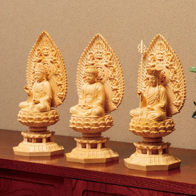 陳俊栄 檜細密彫り『娑婆三聖座像』三尊一組 | 東京書芸館公式ウェブ
