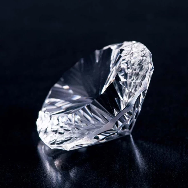 90カラット『ダイヤモンドカット天然水晶』